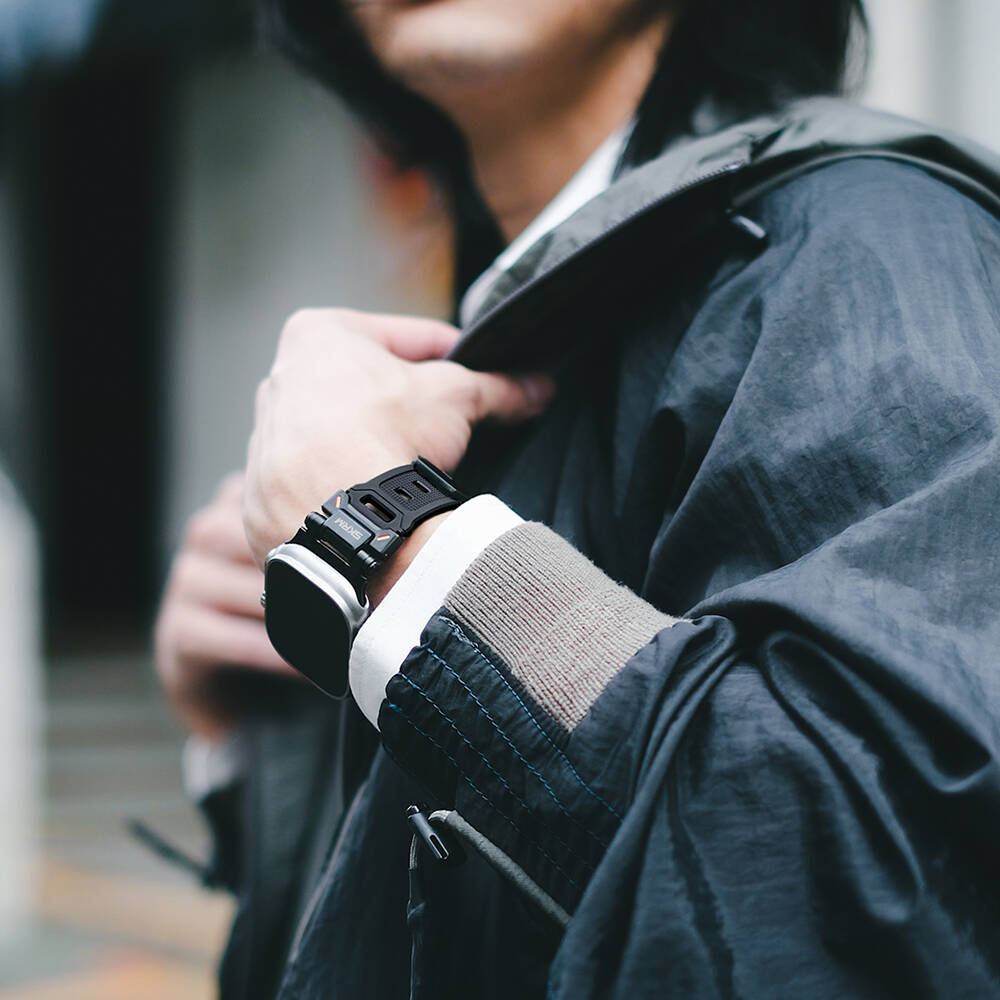Apple Watch Ultra 49mm Uyumlu SkinArma Titon Serisi Hava Alabilen Delikli Silikon Kordon - 8