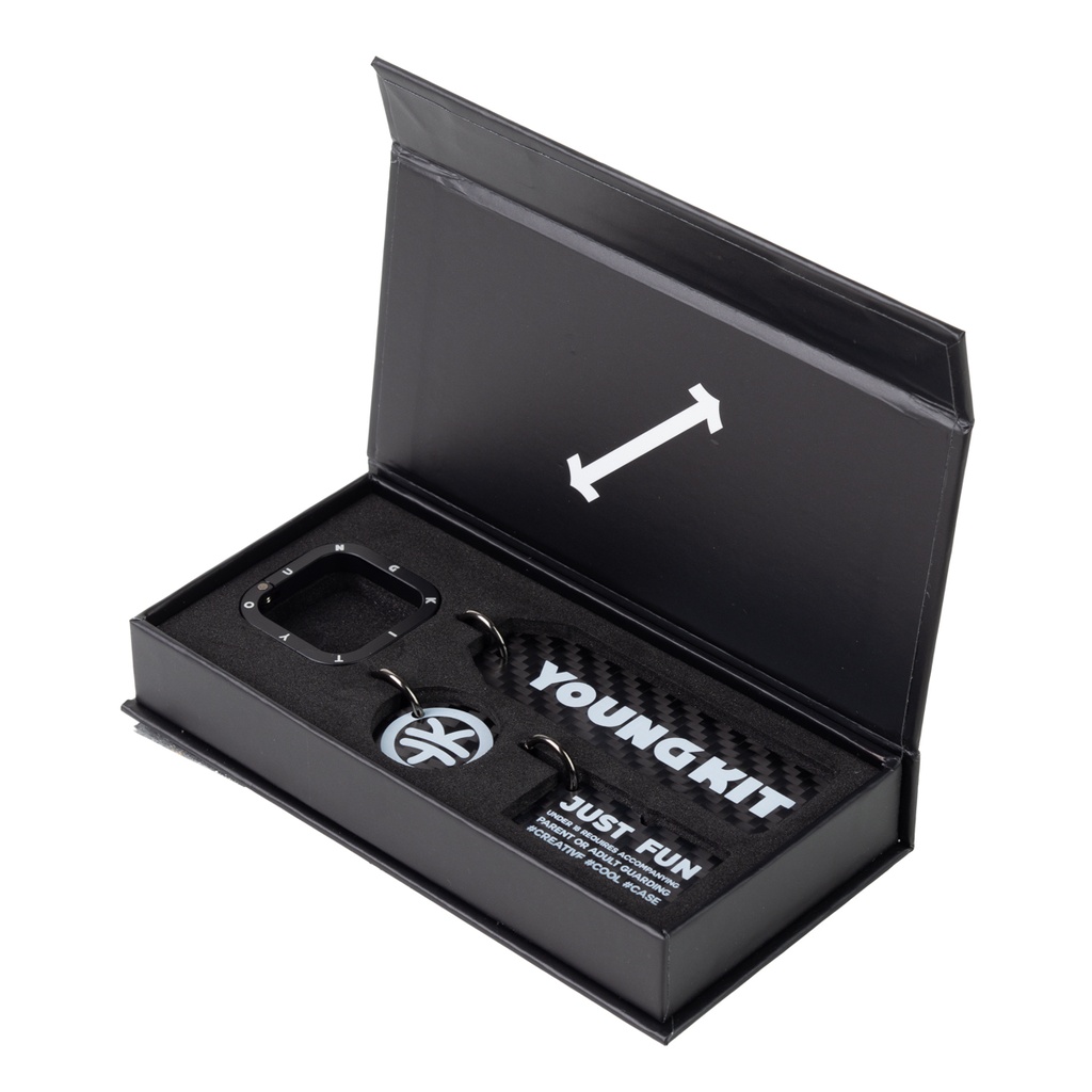 YoungKit Karbon Fiber Görünümlü Logolu Anahtarlık - 1